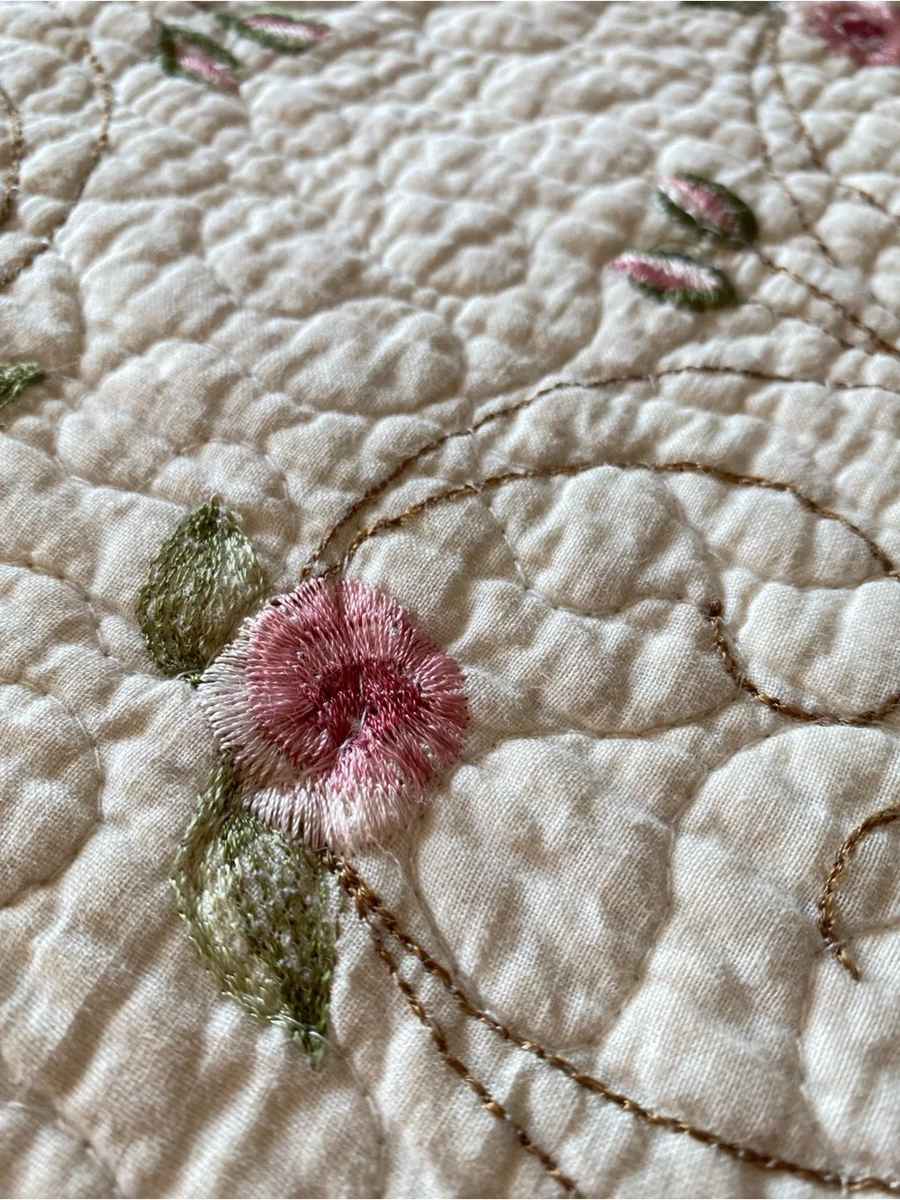 QUILT QUEEN KING ORGANIC COTTON FLORAL EMBROIDERY WHITE CREAM PINK